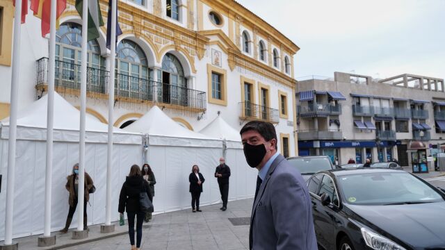 El vicepresidente del Gobierno autonómico, Juan Marín, ha visitado hoy Dos Hermanas, en Sevilla