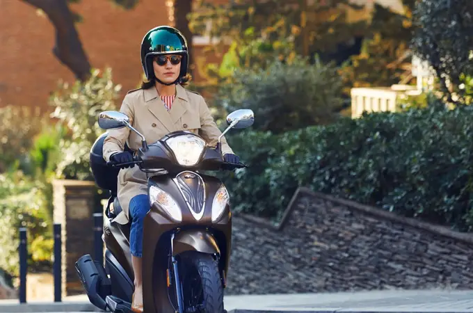 Las mujeres se decantan por el scooter como alternativa de movilidad en la pandemia 