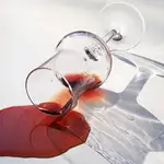  5 trucos para quitar las manchas de vino tinto en tejidos