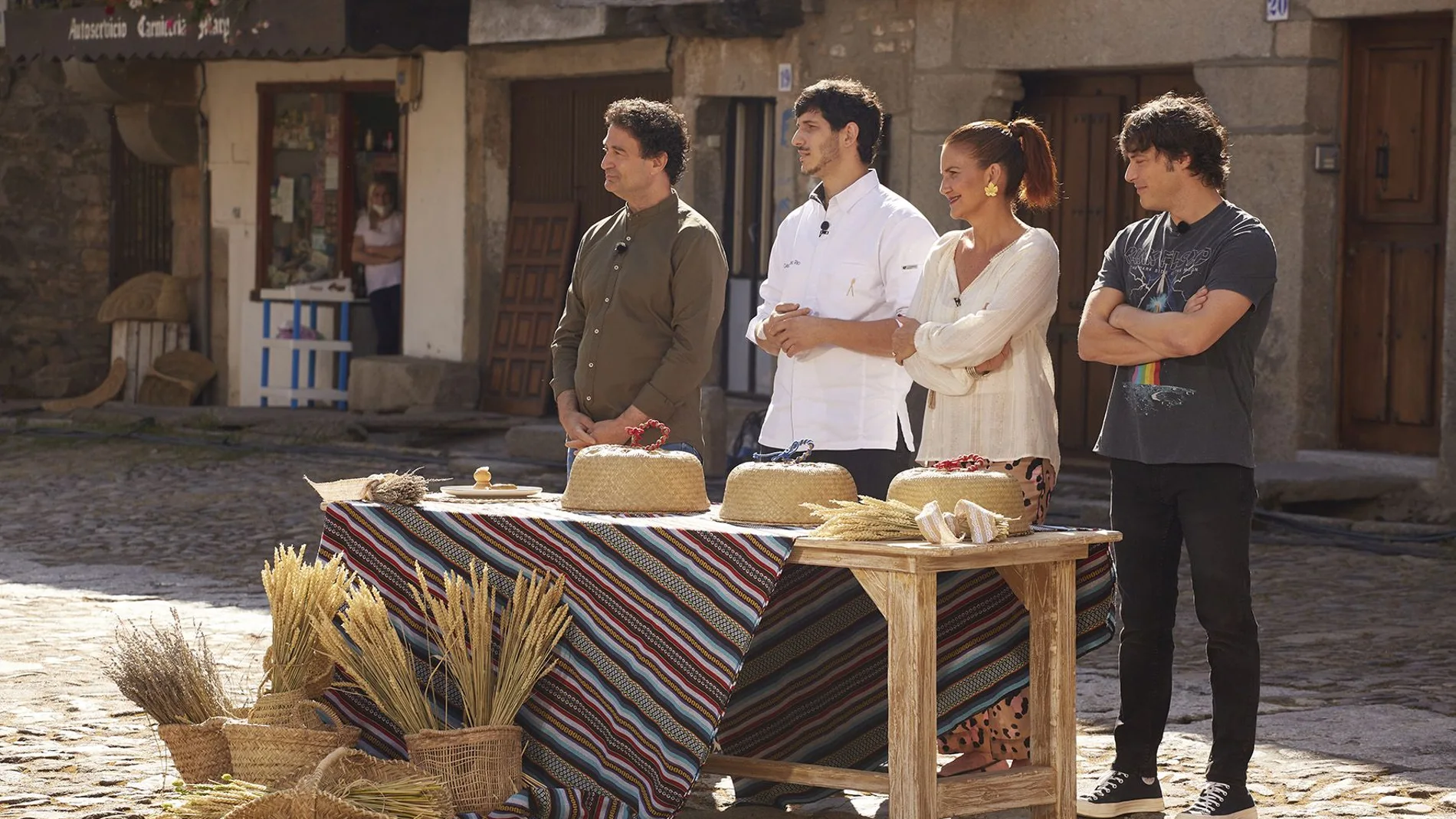 El jurado de Mastechef junto al cocinero salmantino Carlos Hernández