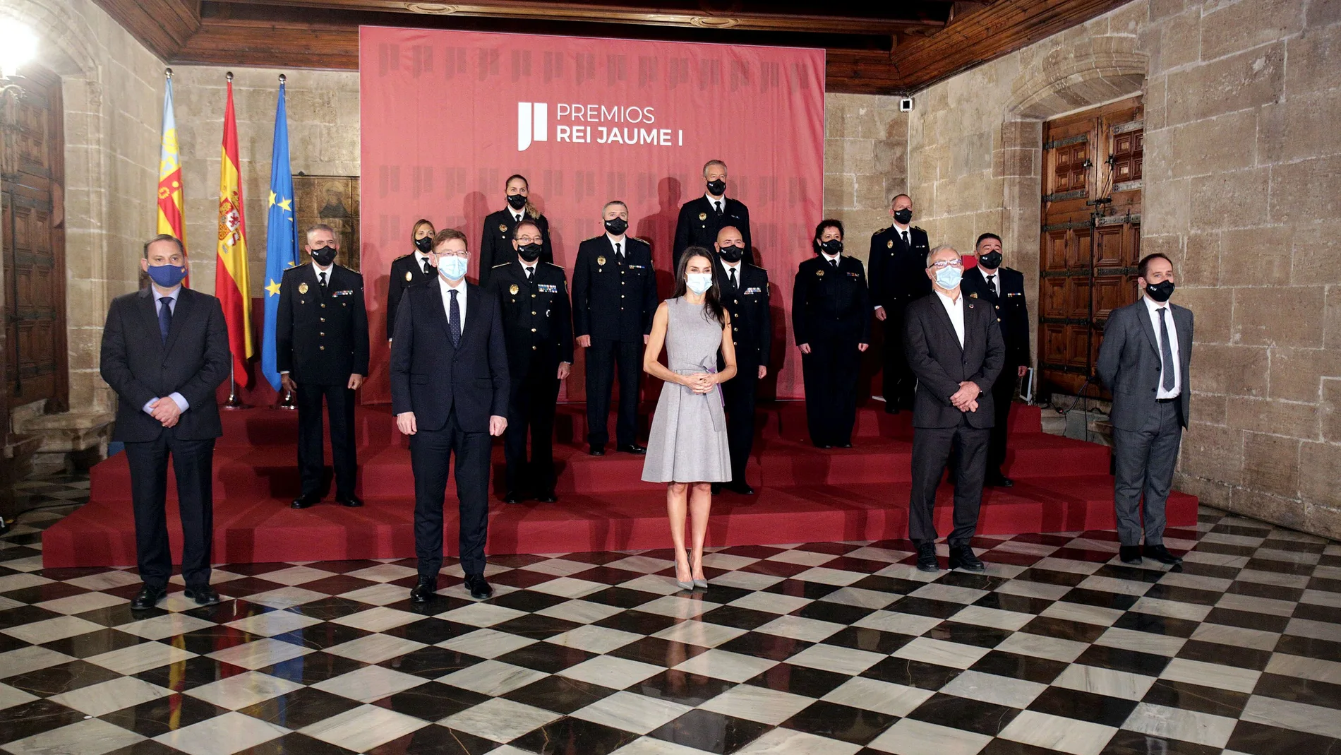 La Reina ha recibido en audiencia al concejal de la Policía Local de Valencia, Aaron Cano, y al intendente del cuerpo, José Vicente Herrera, para conmemorar el 150 aniversario del cuerpo.