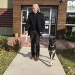  Biden se rompe el pie jugando con su perro 