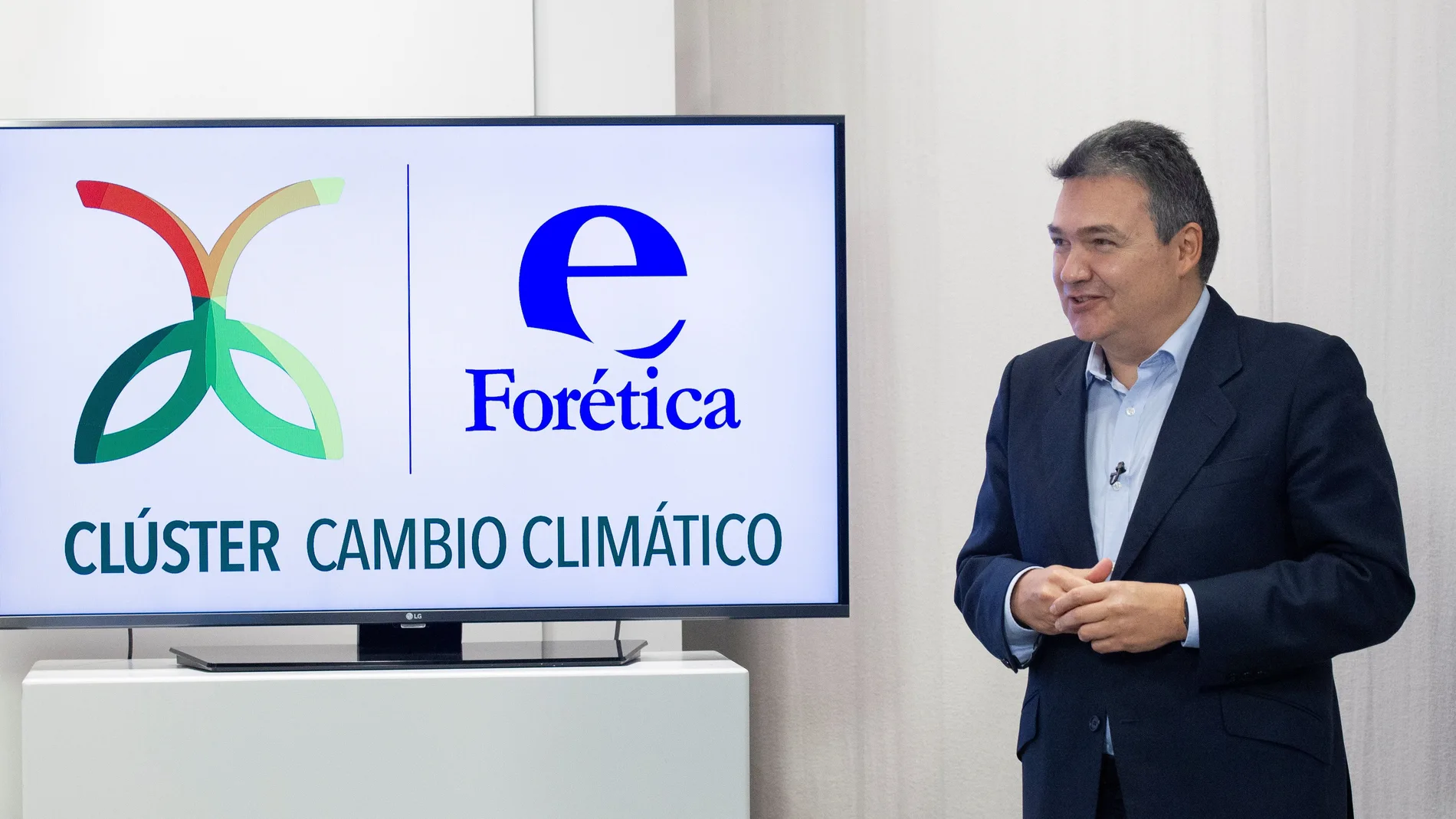 GRAF7729. MADRID, 30/11/2020.- El director general de Forética, German Granda, interviene en el encuentro virtual "Economía baja en carbono: del compromiso a la acción empresarial" que, organizado por Forética junto a más de 50 empresas que forman el Clúster de Cambio Climático, se ha celebrado en las instalaciones de la Agencia EFE. EFE/ Javier Liaño