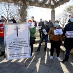 Hosteleros se concentran frente a las puertas de la Junta en Valladolid en defensa de su futuro