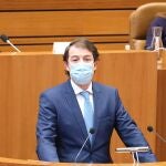 El presidente de la Junta, Alfonso Fernández Mañueco, interviene en el pleno