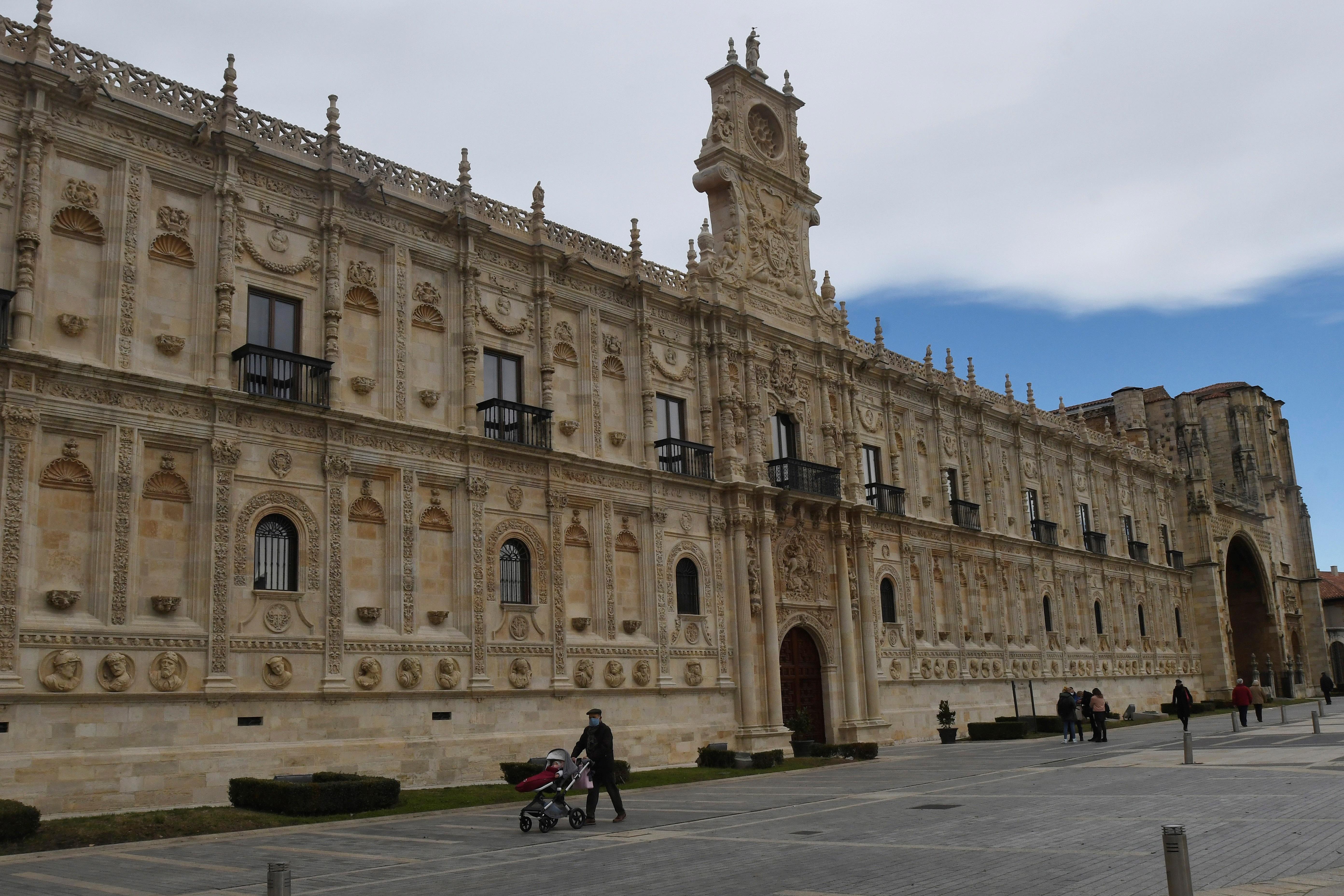 Fachada del Parador Hostal de San Marcos donde estuvo encarcelado Quevedo