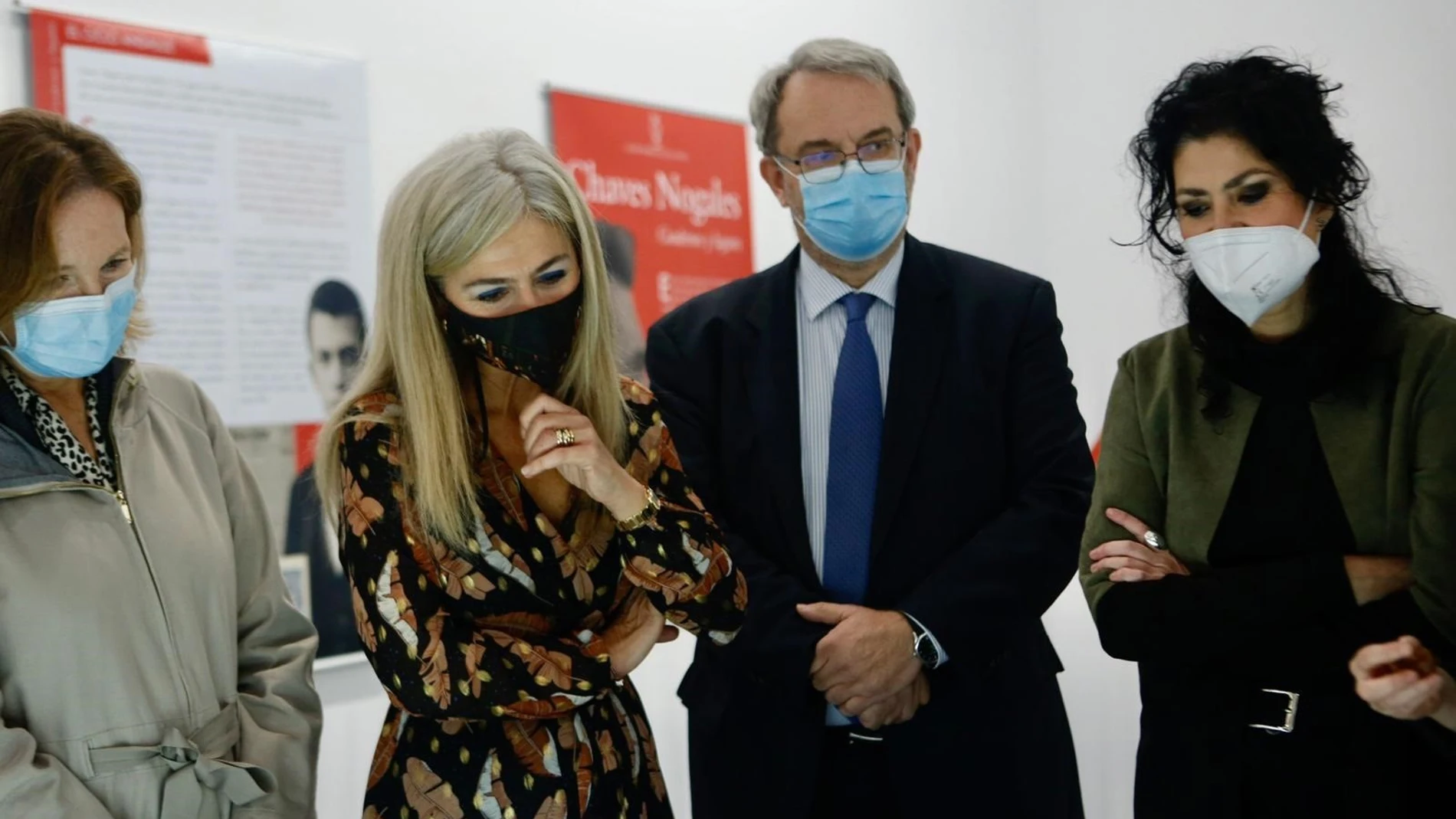 La consejera de Cultura, Patricia del Pozo, en la exposición dedicada a Manuel Chaves Nogales