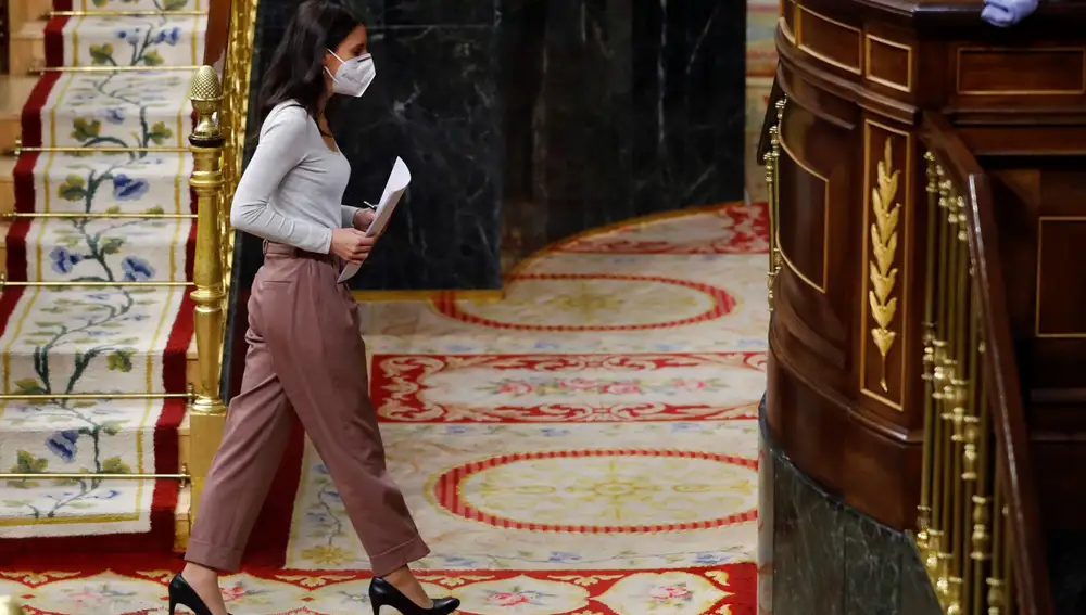 La ministra de Igualdad, Irene Montero, con body gris rata. EFE/Ballesteros