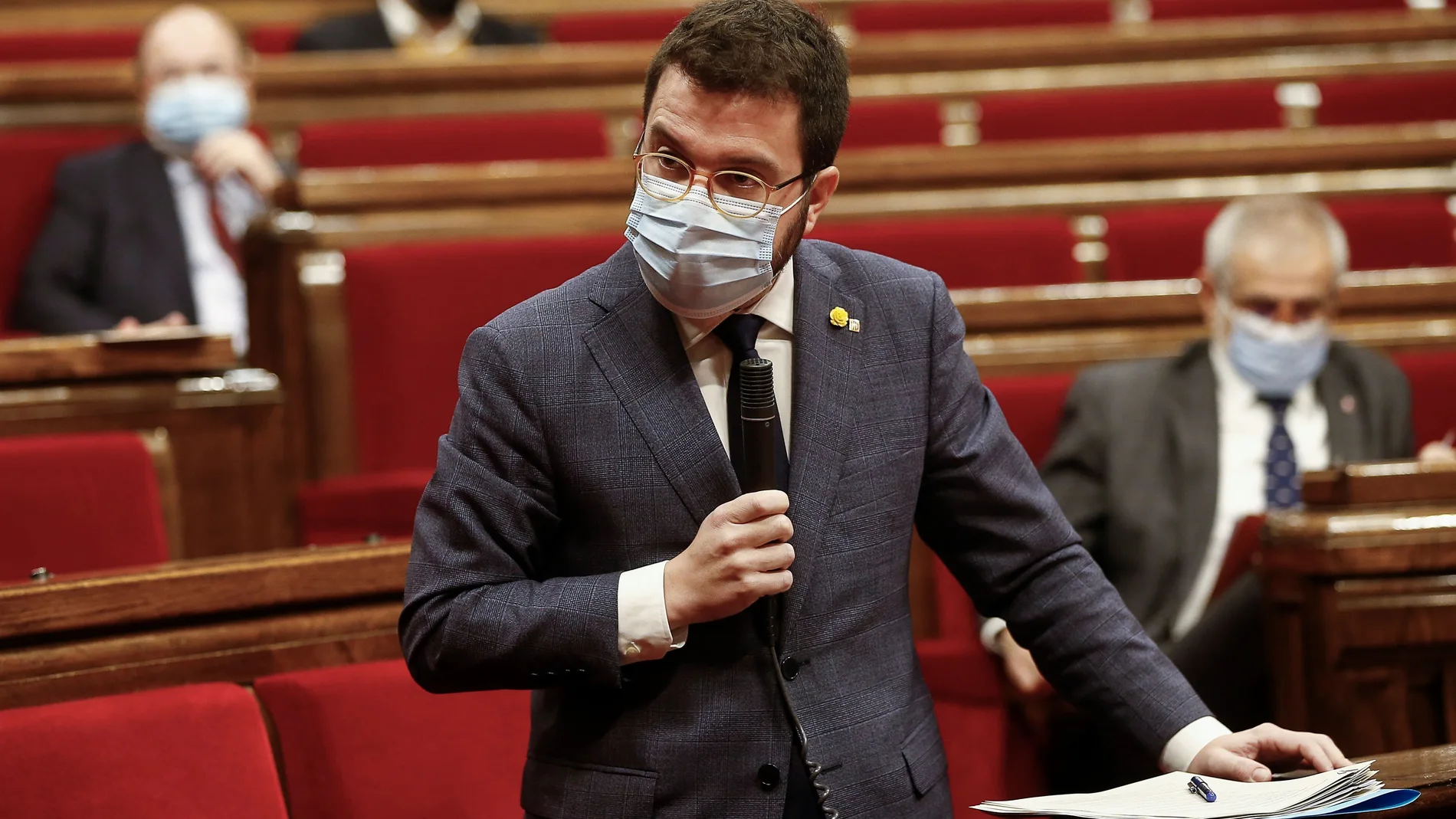El vicepresidente de la Generalitat en funciones de presidente, Pere Aragonès, durante la sesión de control al Govern en el Parlament.