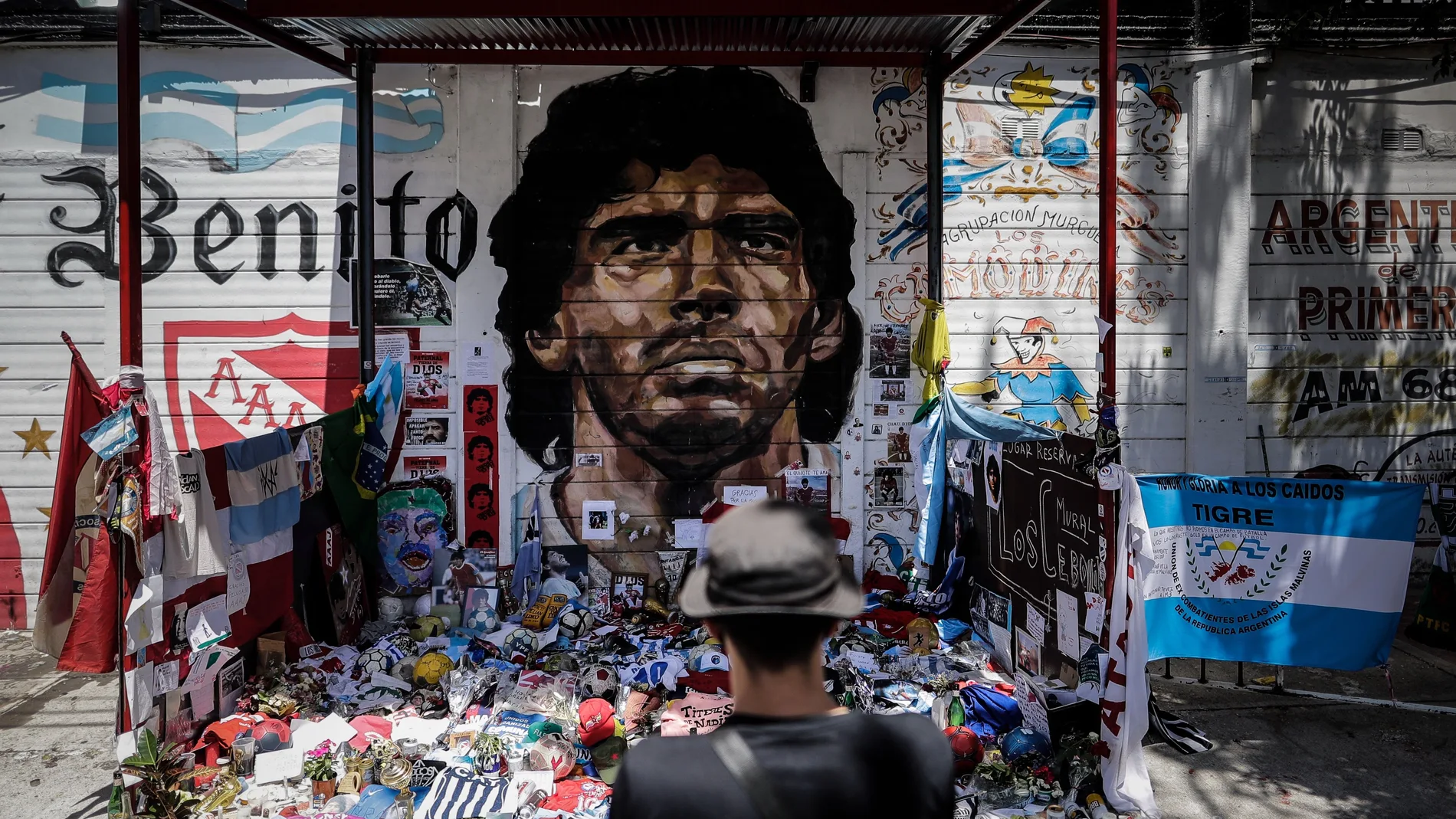 Un mural de Diego Maradona convertido en santuario en el Estadio de Argentinos Juniors