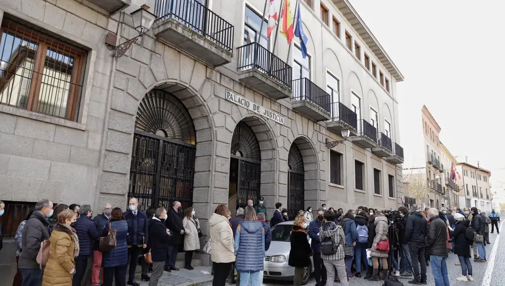 Concentración ante los juzgados de Segovia