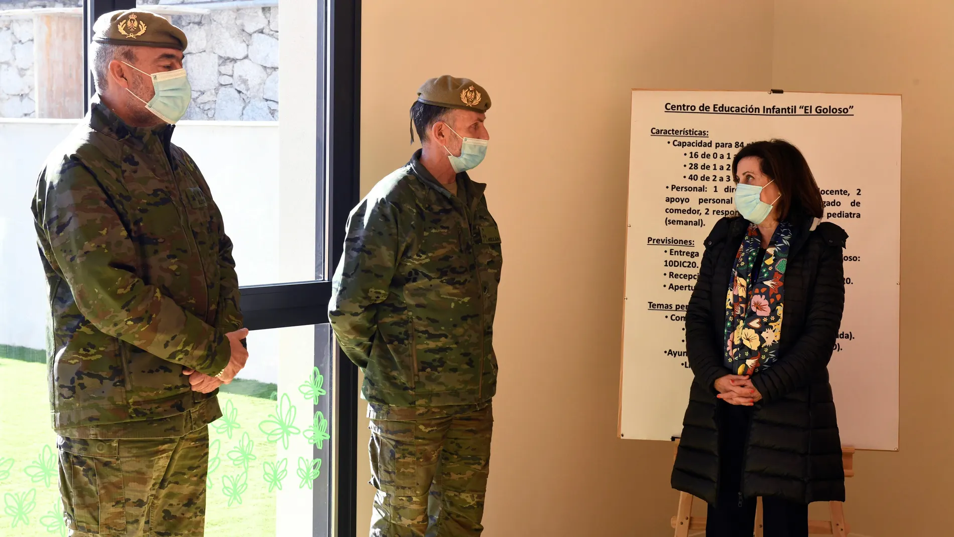 La ministra de Defensa, Margarita Robles, en la Base Militar "El Goloso"