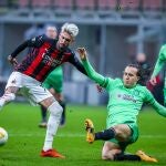 Samu Castillejo con el Milán.