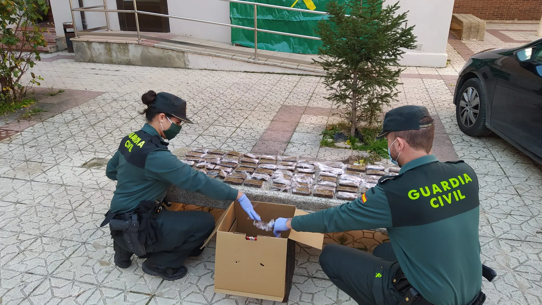 Tabletas de hachís incautada por la Guardia Civil