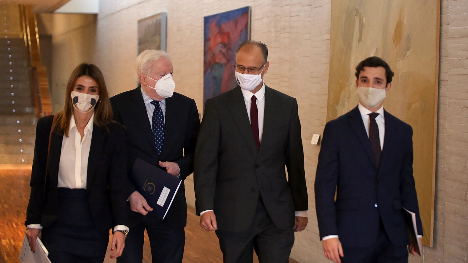 El presidente de las Cortes de Castilla y León, Luis Fuentes, participa, junto al vicepresidente de la Fundación VIII Centenario de la Catedral de Burgos, Antonio Méndez Pozo, y Guillermo Garabito, en la mesa de trabajo “El reto de las grandes conmemoraciones culturales de 2021 en Castilla y León”