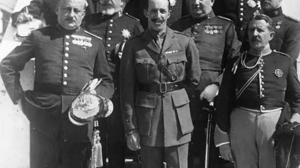 Cavalcanti junto a Alfonso XIII y el general Primo de Rivera