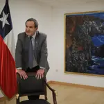 Andrés Allamand, ministro de Exteriores de Chile, durante la entrevista con LA RAZÓN