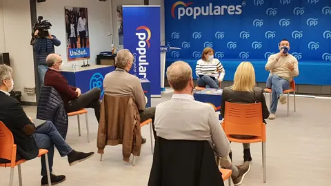 Bonig y Mompó se reúnen con los diputados nacionales y senadores del PP
