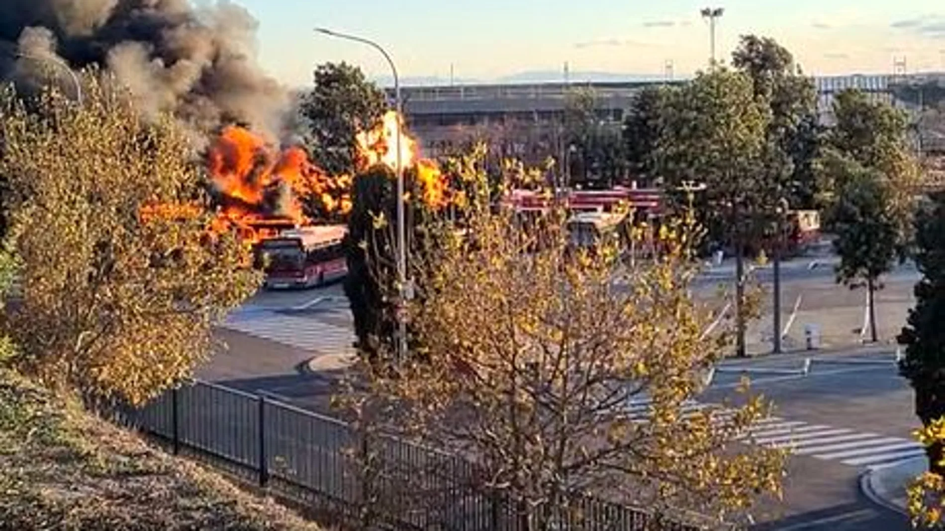 Incendio en las cocheras de la EMT en Valencia