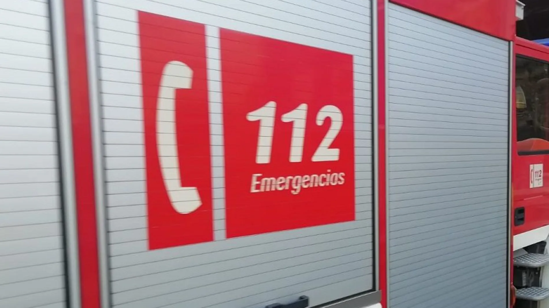 Vista del logotipo del 112 en un camión de bomberos