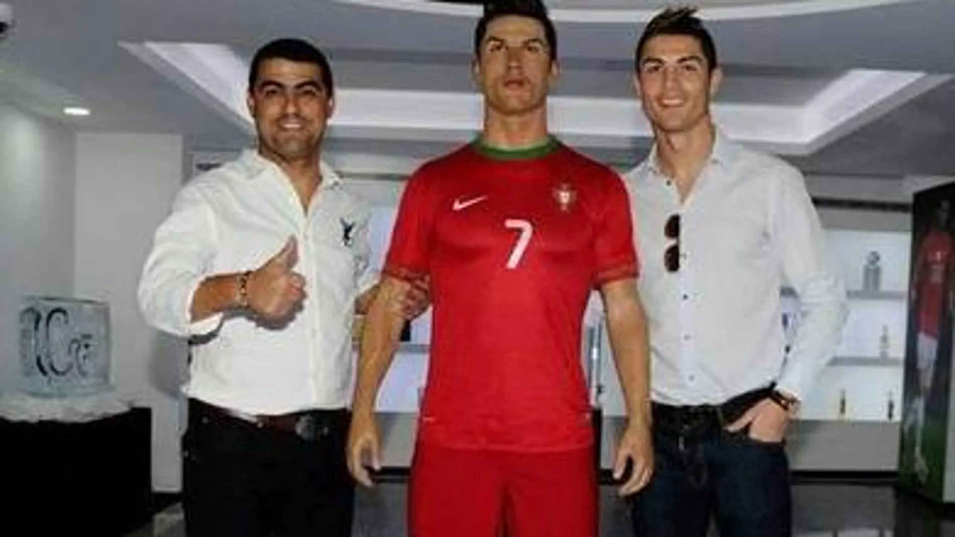 Cristiano Ronaldo, junto a su hermano Hugo