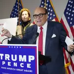 Trump anuncia que Rudy Giuliani tiene coronavirus