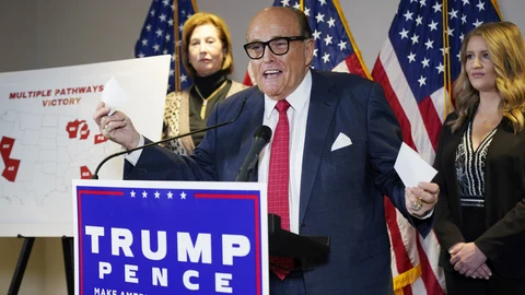 Trump anuncia que Rudy Giuliani tiene coronavirus