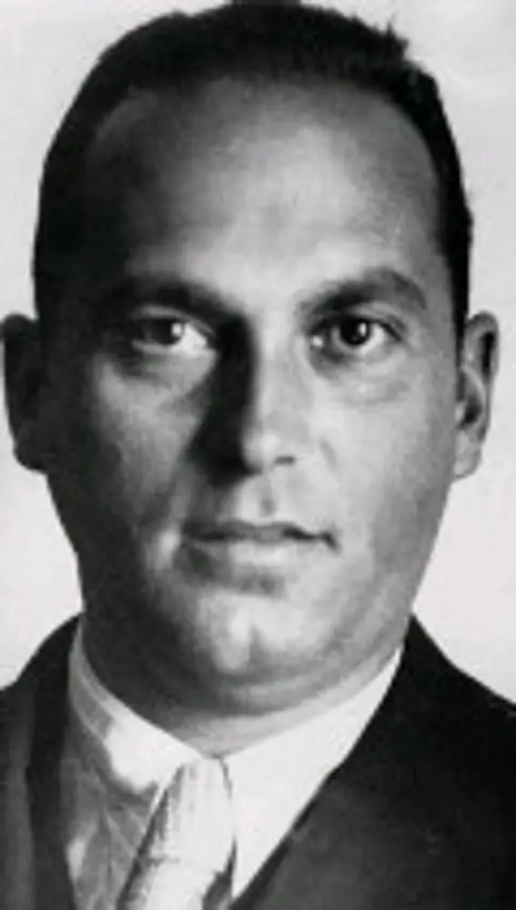 Antonio Nombela, aviador laureado e inspector general de Colonias
