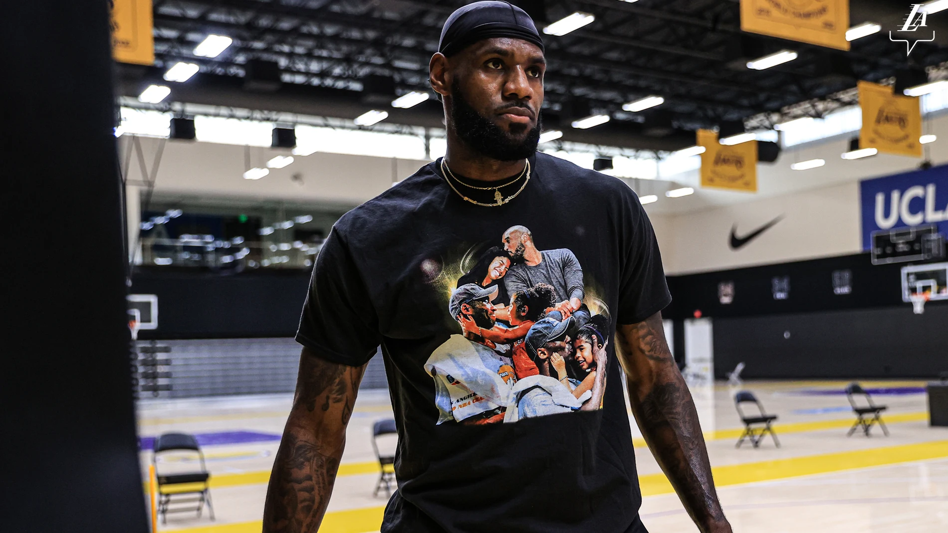 Camiseta de LeBron James en homenaje a Kobe Bryant y su hija Gianna.