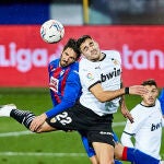 Maxi Gómez con el Valencia.