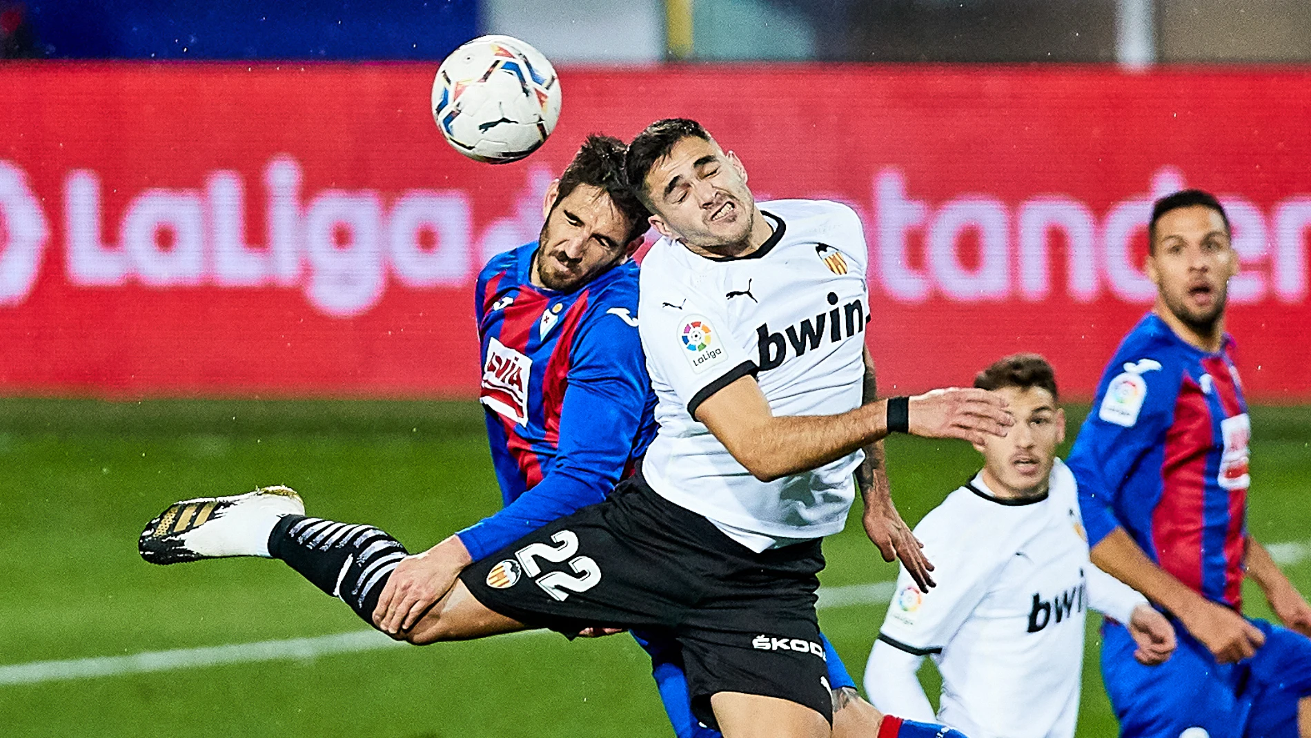 Maxi Gómez con el Valencia.