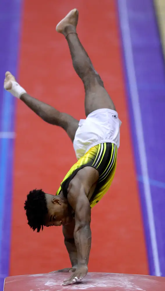 GRAF1970. VALLADOLID, 08/12/2020.- El gimnasta Thierno Boubacar durante la prueba de salto del Campeonato de España de Gimnasia Artística celebrado este martes en Valladolid. EFE/ Nacho Gallego