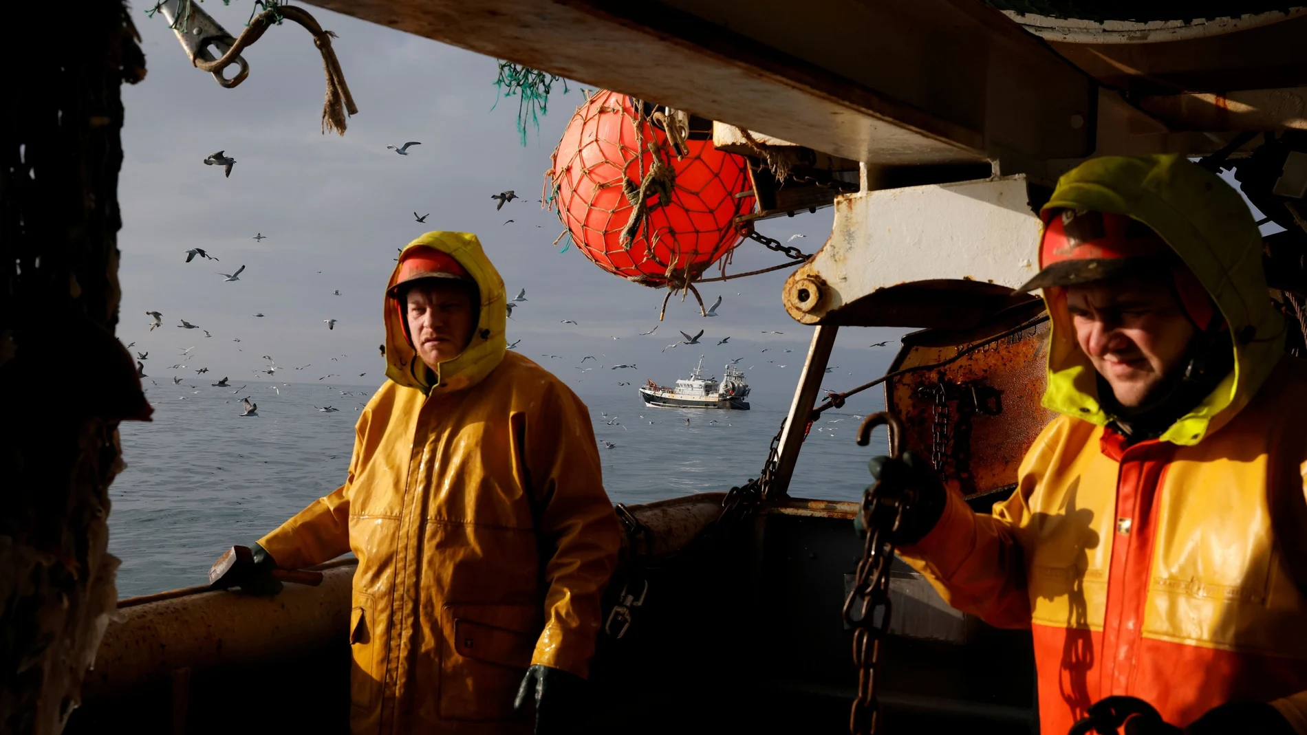 Pescadores franceses faenan en el mar del Norte