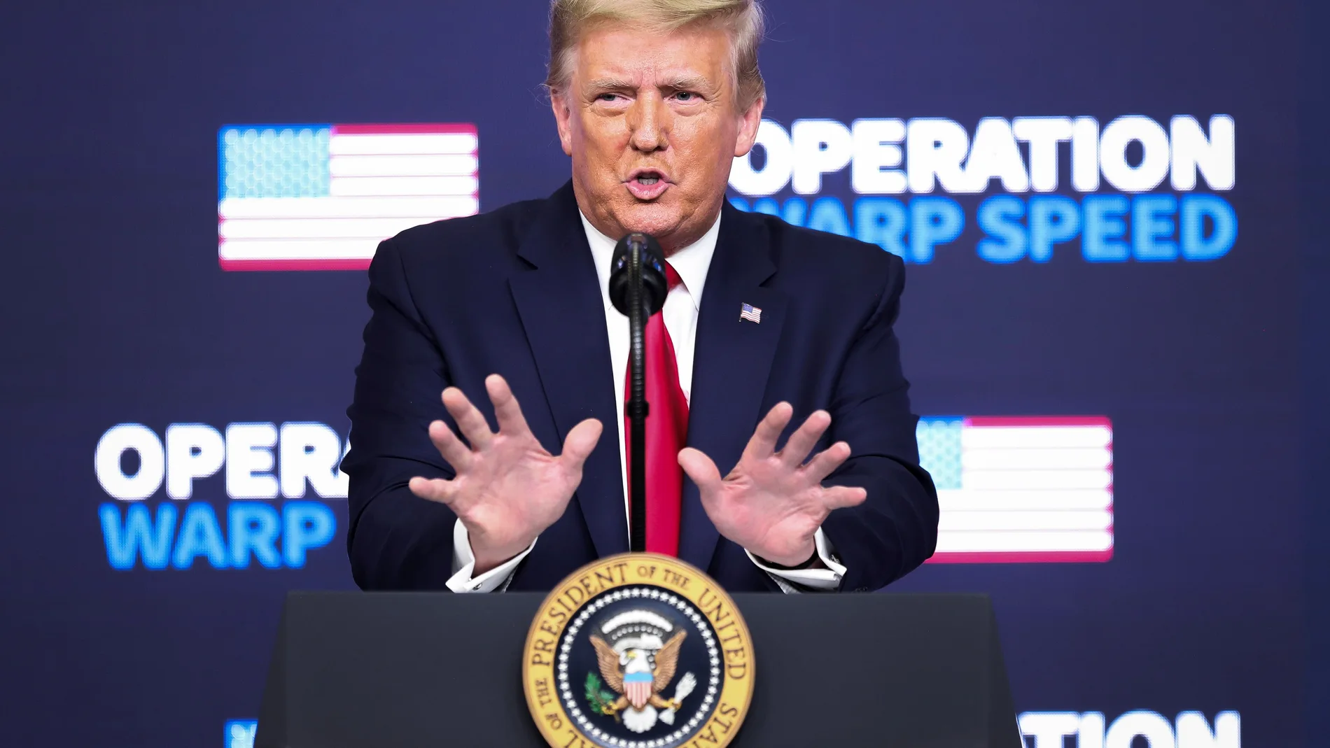 -FOTODELDIA- EA2605. WASHINGTON (ESTADOS UNIDOS), 08/12/2020. El presidente de Estados Unidos, Donald Trump, habla durante la cumbre Operation Warp Speed, centrada en la vacuna de la covid-19, en la Casa Blanca hoy, en Washington (Estados Unidos). EFE/Oliver Contreras / POOL