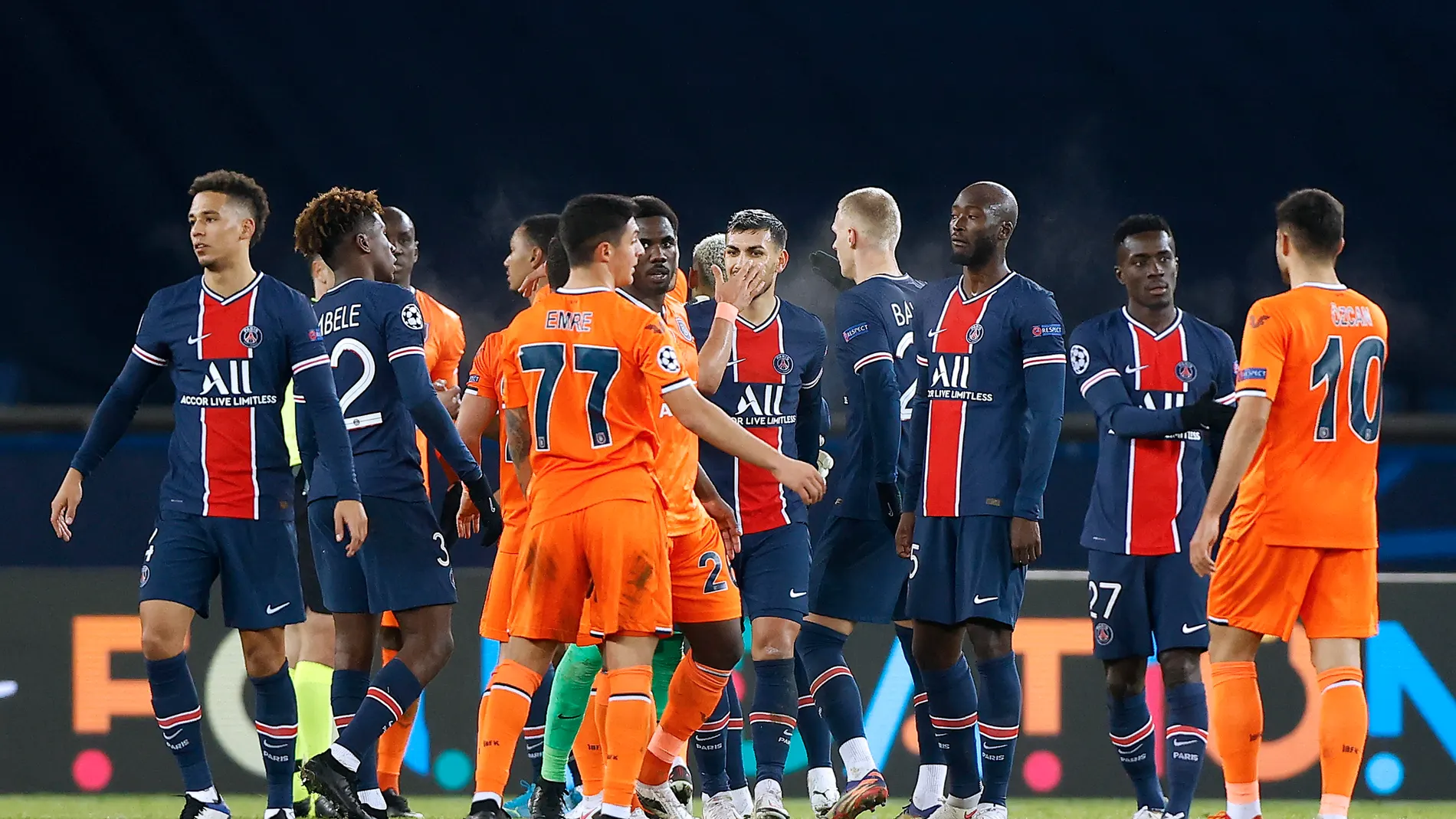 Los jugadores, durante el partido