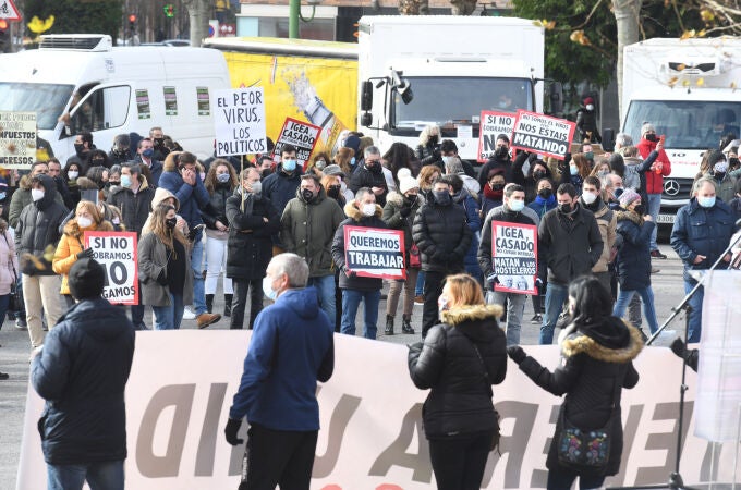 Manifestación de los hosteleros de Burgos en contra de las medidas de la Junta de Castilla y León
