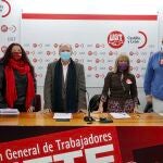 El secretario general de UGTCyL, Faustino Temprano, la secretaria de Salud Laboral y Política Social, Azucena Pérez; el secretario Regional de FESP, Tomás Pérez; y la secretaría de Servicios Sociosanitarios, Mujer e Igualdad, Fonsi Bonafonte explican sus aportaciones para la elaboración del proyecto de ley de atención residencial en Castilla y León