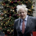 El primer ministro británico Boris Johnson abandonando Downing Street, Londres