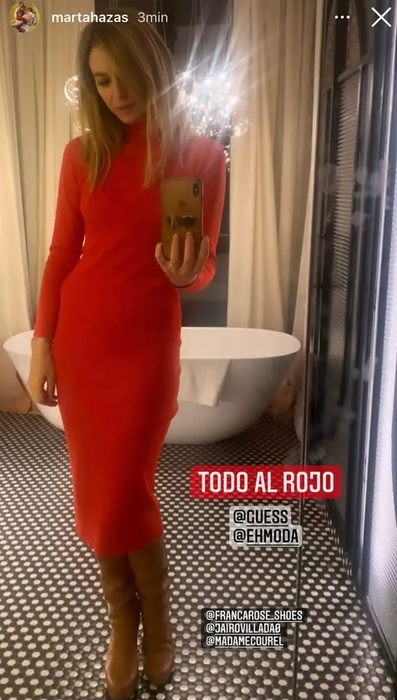 Marta Hazas con vestido rojo de punto.