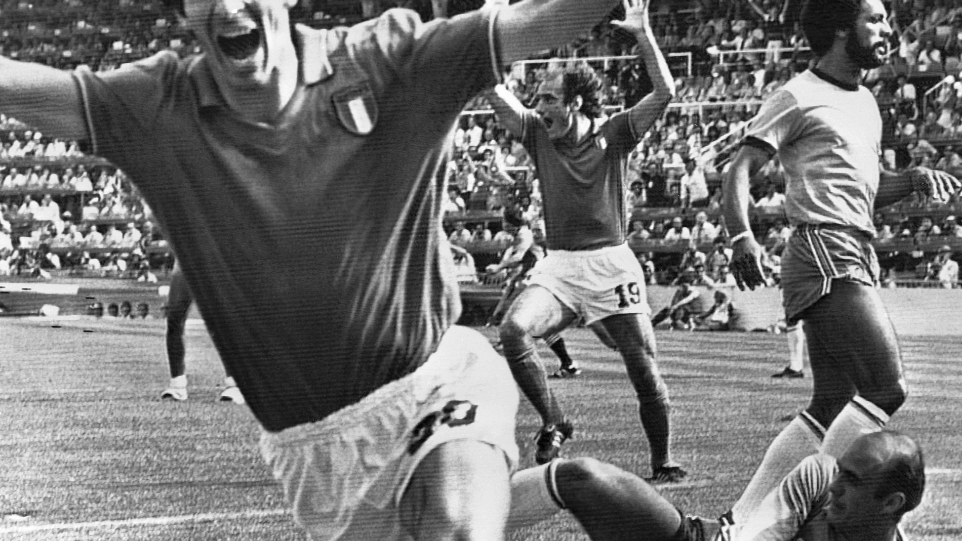 Paolo Rossi celebra uno de los tres goles que marcó a Brasil en el Mundial de España 1982