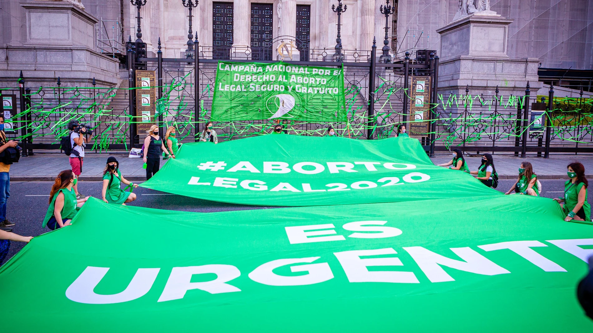 Protestas de apoyo a la ley de legalización del aborto frente al Congreso de Argentina.18/11/2020