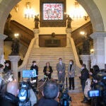 Representantes del Gobierno y la Justicia ofrecen declaraciones a los medios de comunicación tras la firma del documento de entrega del Pazo de Meirás el 10 de diciembre