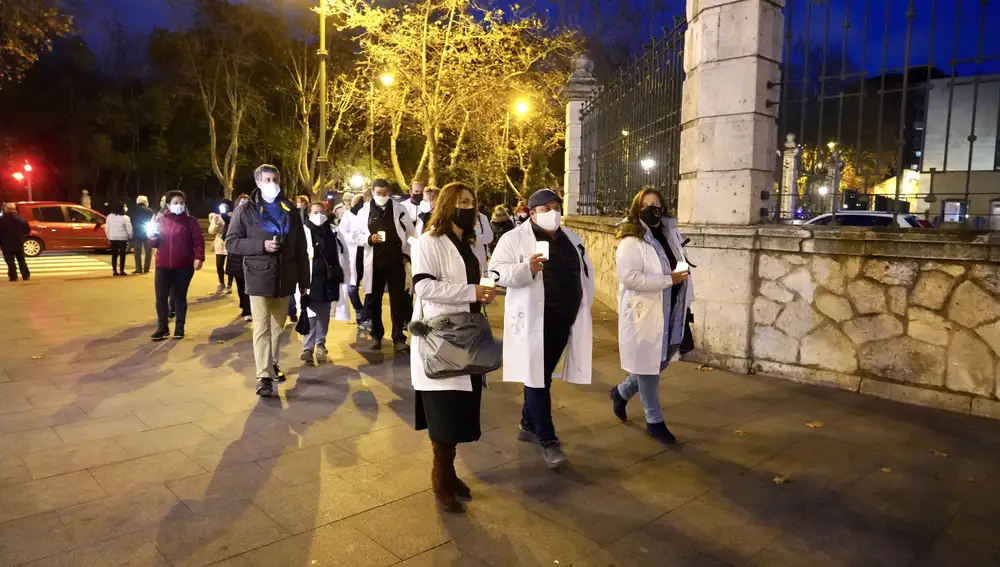 Protesta con velas de los sindicatos sanitarios