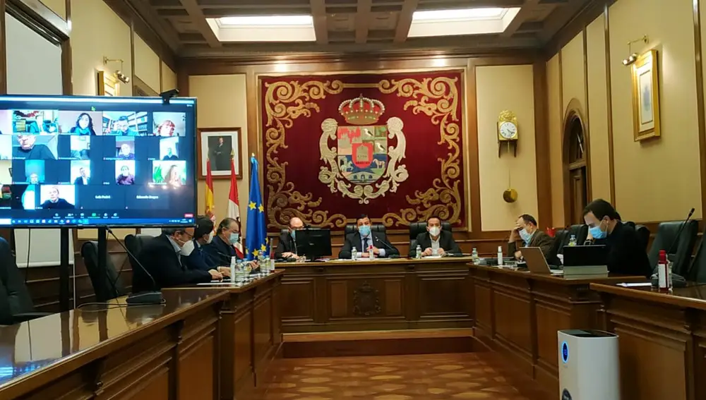 Pleno de la Diputación de Ávila en el que PP, PSOE y Cs han votado a favor para sacar adelante los presupuestos de 2021