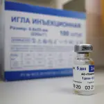 Una dosis de la vacuna rusa contra la covid-19, Sputnik-V en un centro de vacunación de Moscú