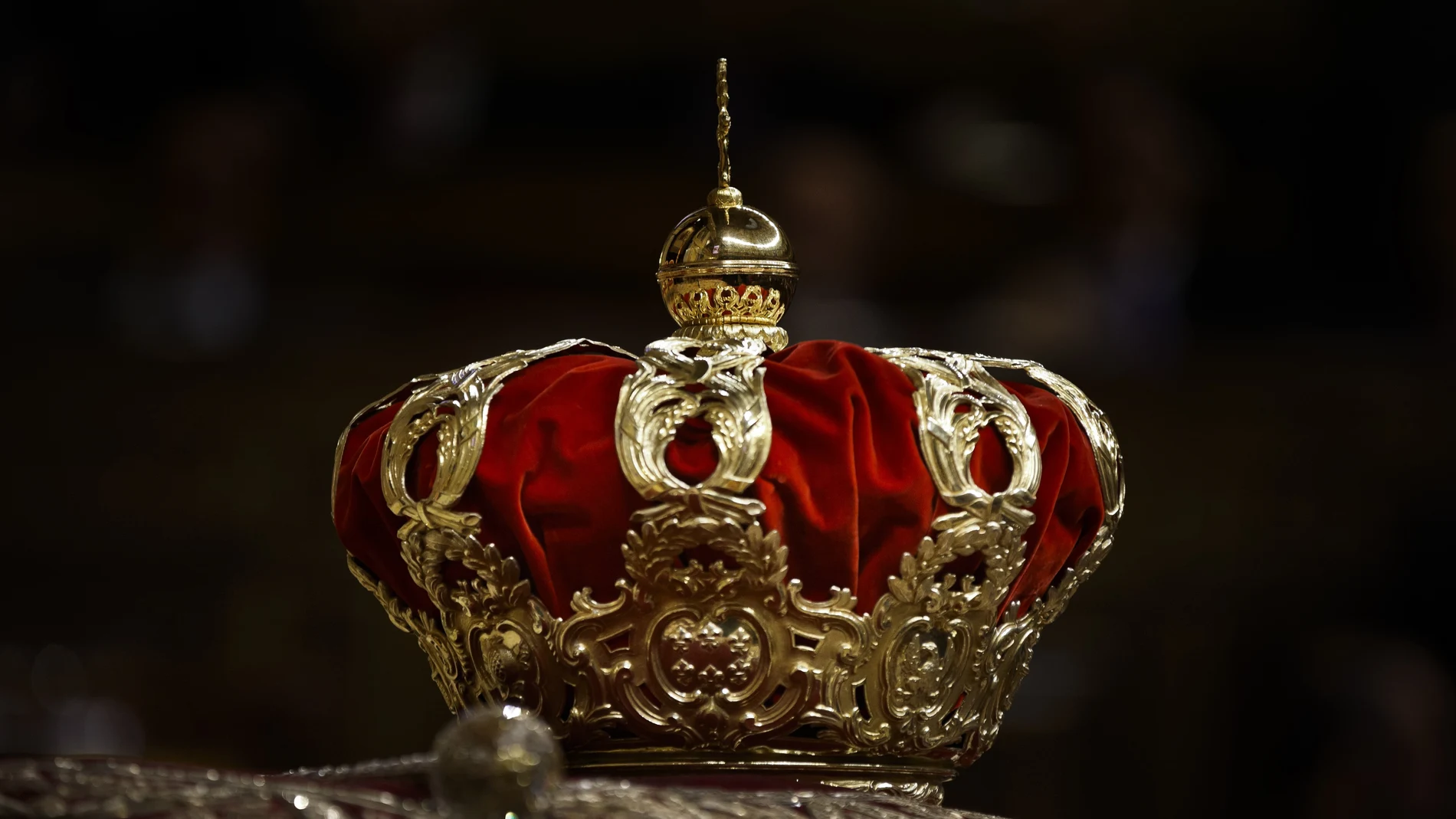 Spain's King's Crown is seen during the swearing-in ceremony of Spain's King Felipe VI at the Spanish Parliament, on Thursday, June 19, 2014. Felipe is being formally proclaimed monarch Thursday after 76-year-old King Juan Carlos abdicated so that younger royal blood can rally a country beset by economic problems, including an unemployment rate of 25 percent. Felipe was to swear an oath at a ceremony with lawmakers in Parliament in front of Spain's 18th-century crown and 17th-century scepter. (AP Photo/Daniel Ochoa de Olza)