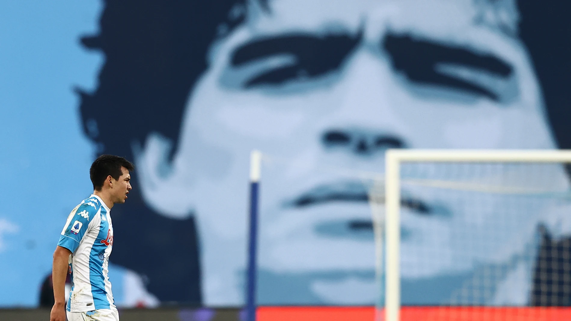 El retrato de Maradona, en un partido del Nápoles