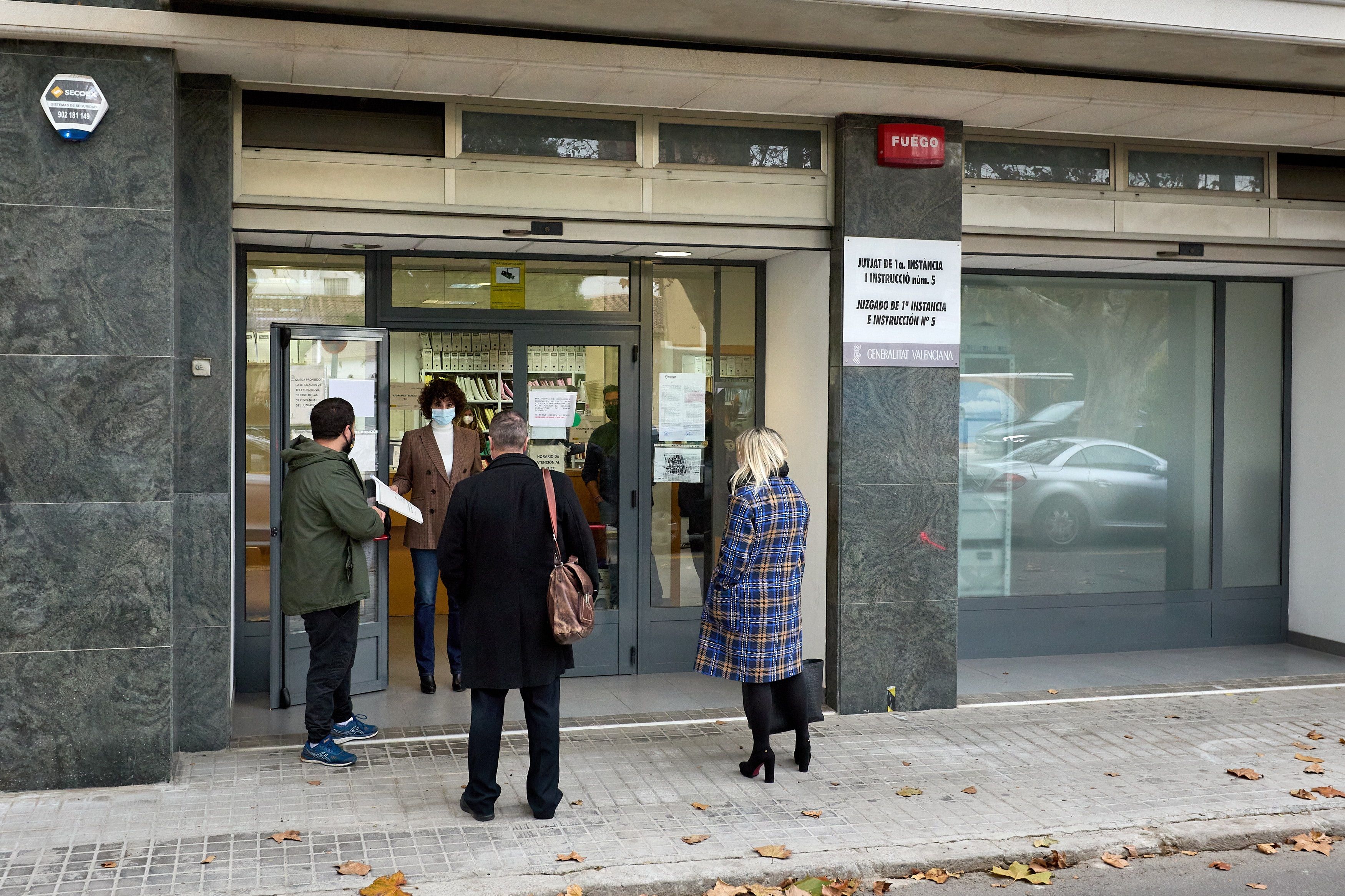 El juzgado de Sueca (Valencia), un garaje sin sala de vistas y en el que  las ratas corren por el falso techo