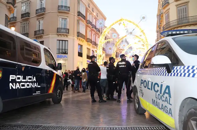 Un brote de coronavirus en la Policía de Málaga causa cien bajas entre agentes contagiados y en cuarentena