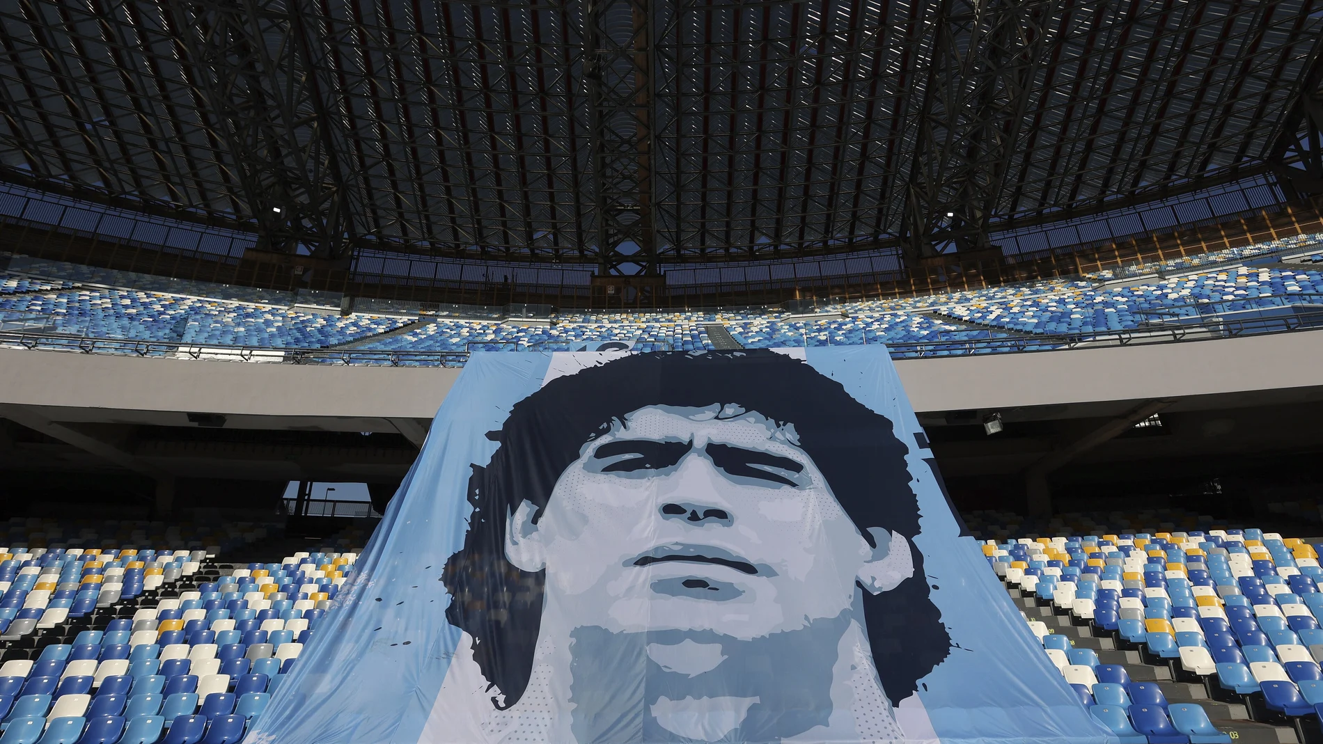 Mural gigante de Diego Armando Maradona en Nápoles